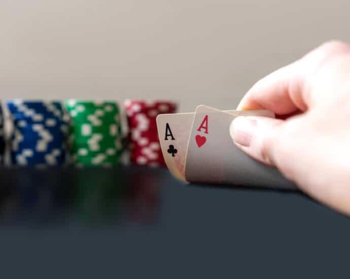 check au poker en tournoi